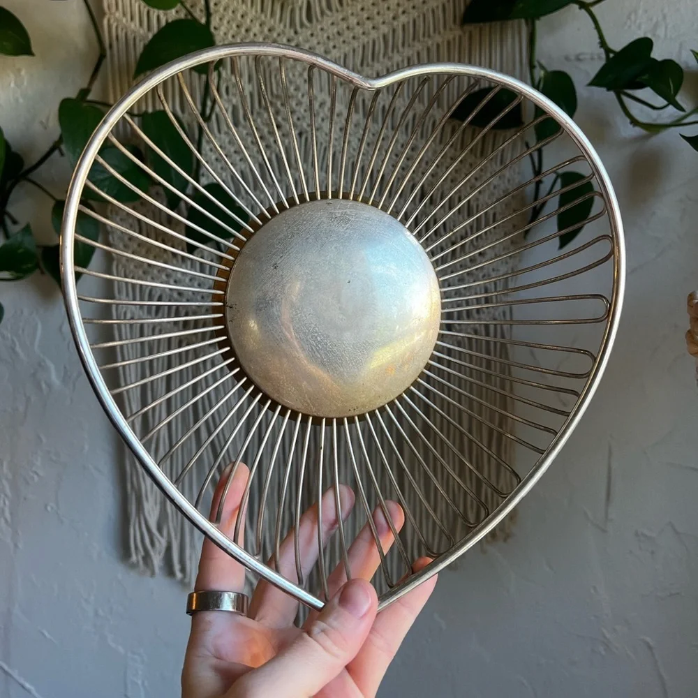 Vintage Mid Century Modern Brass Heart Basket Wire Fruit Bowl, Hollywood Regency